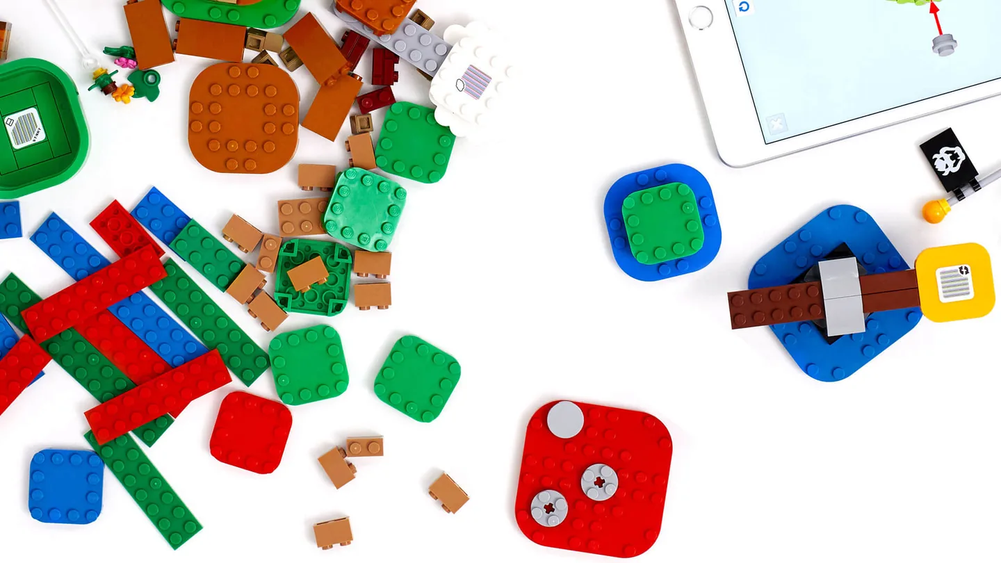 LEGO Super Mario course pieces and a tablet displaying the AR app